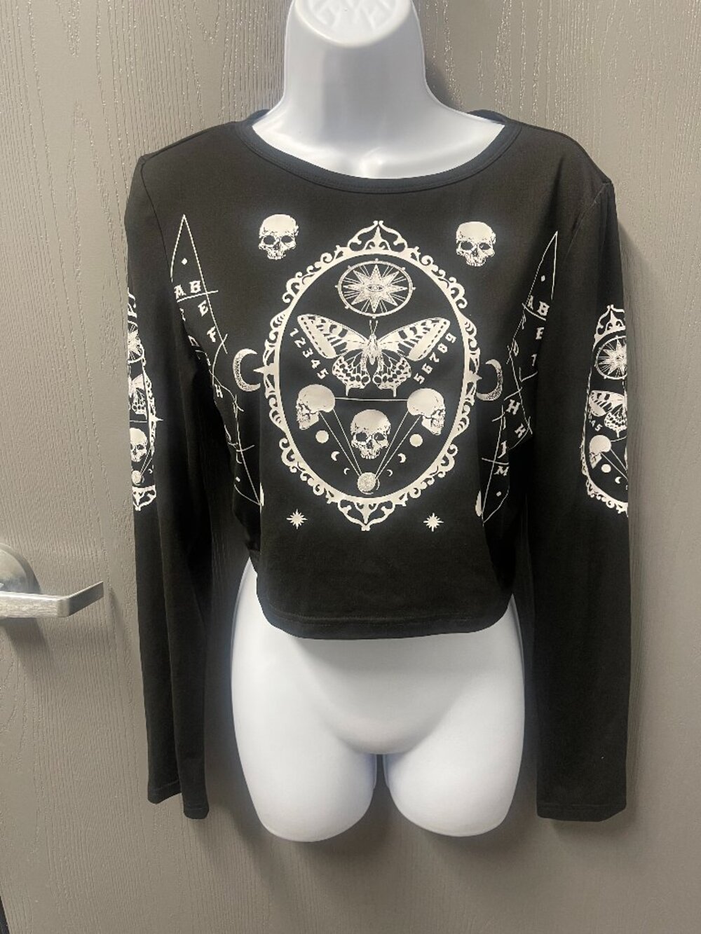 ROMWE Gothic Whimsigoth Skull Moth Celestial Crop Top M - Picture 1 of 7